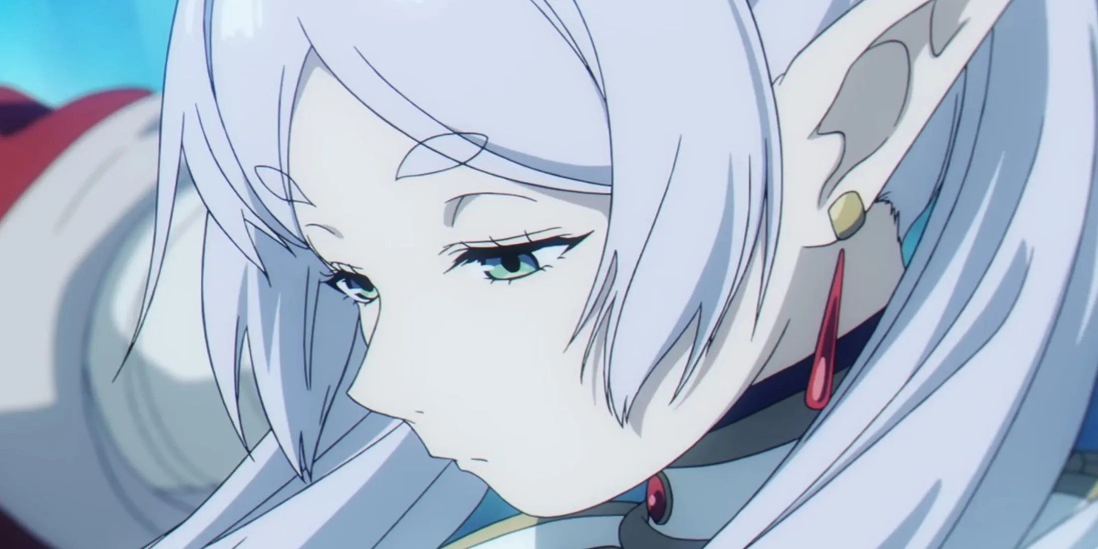 Эльфийка Фрирен задумчиво смотрит вниз