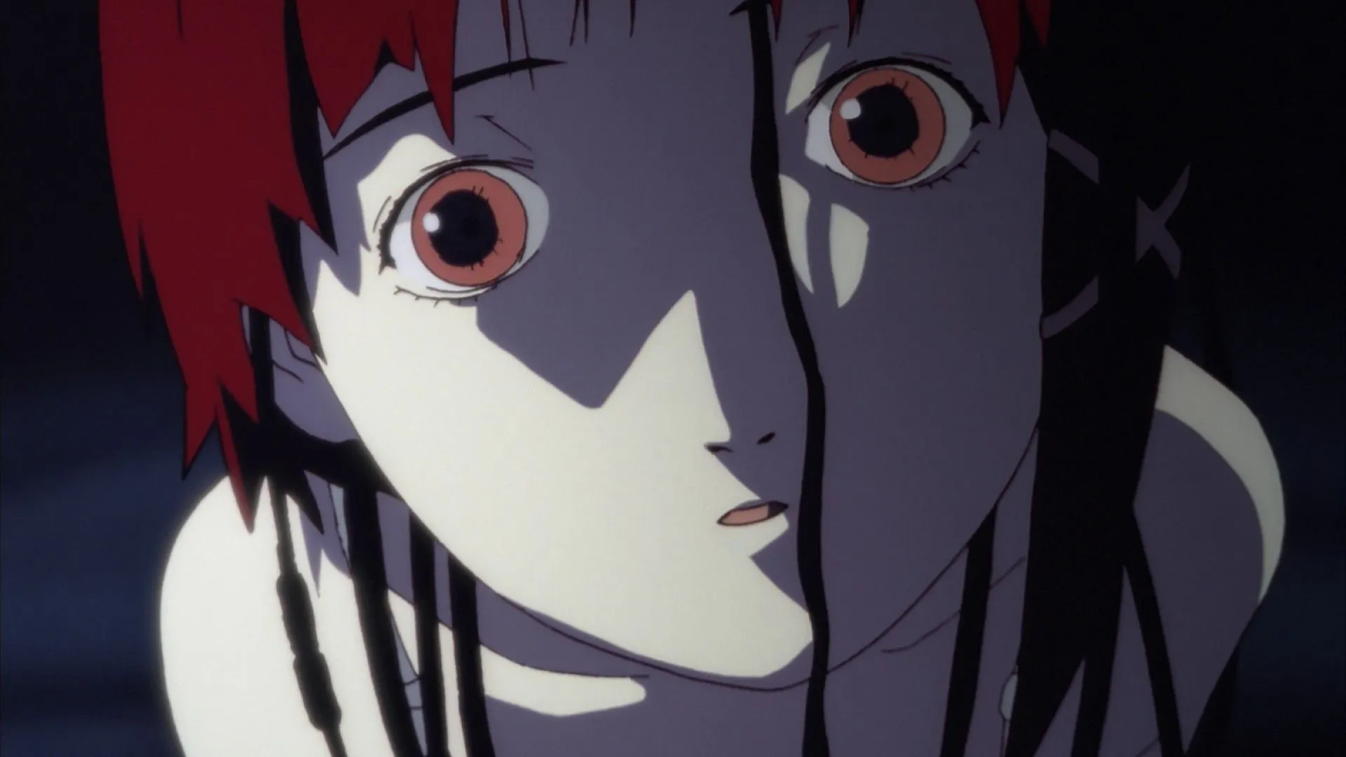 Лэйн Ивакура опутана проводами в «Экспериментах Лэйн»