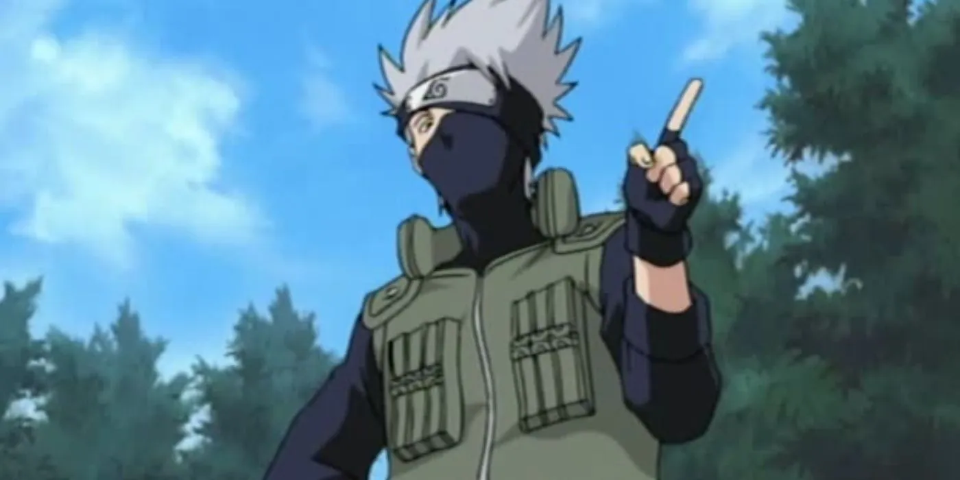 Какаси Хатакэ указывает вверх на фоне деревьев в «Наруто»