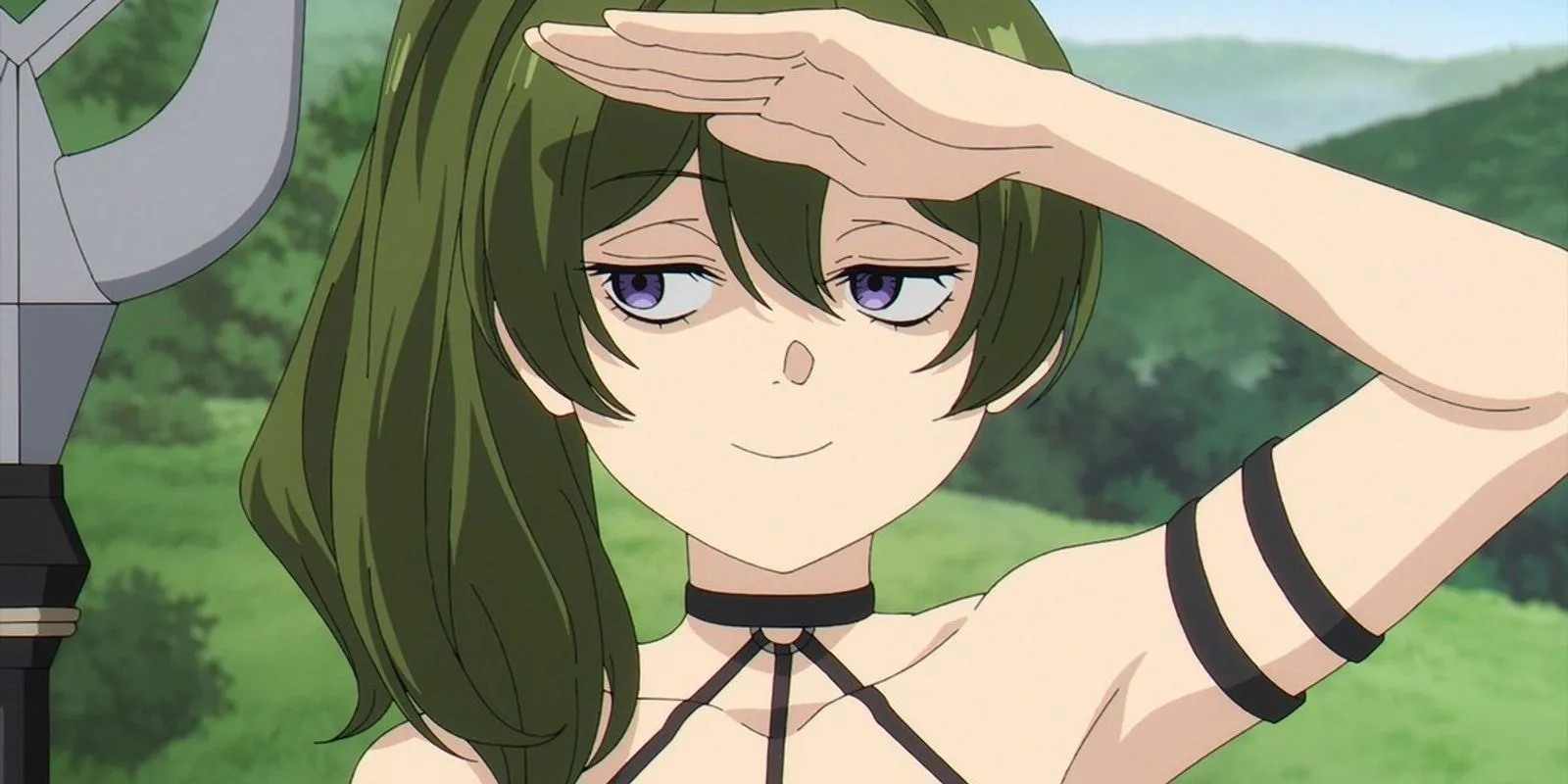 Юбель щурится от солнца с хитрой ухмылкой