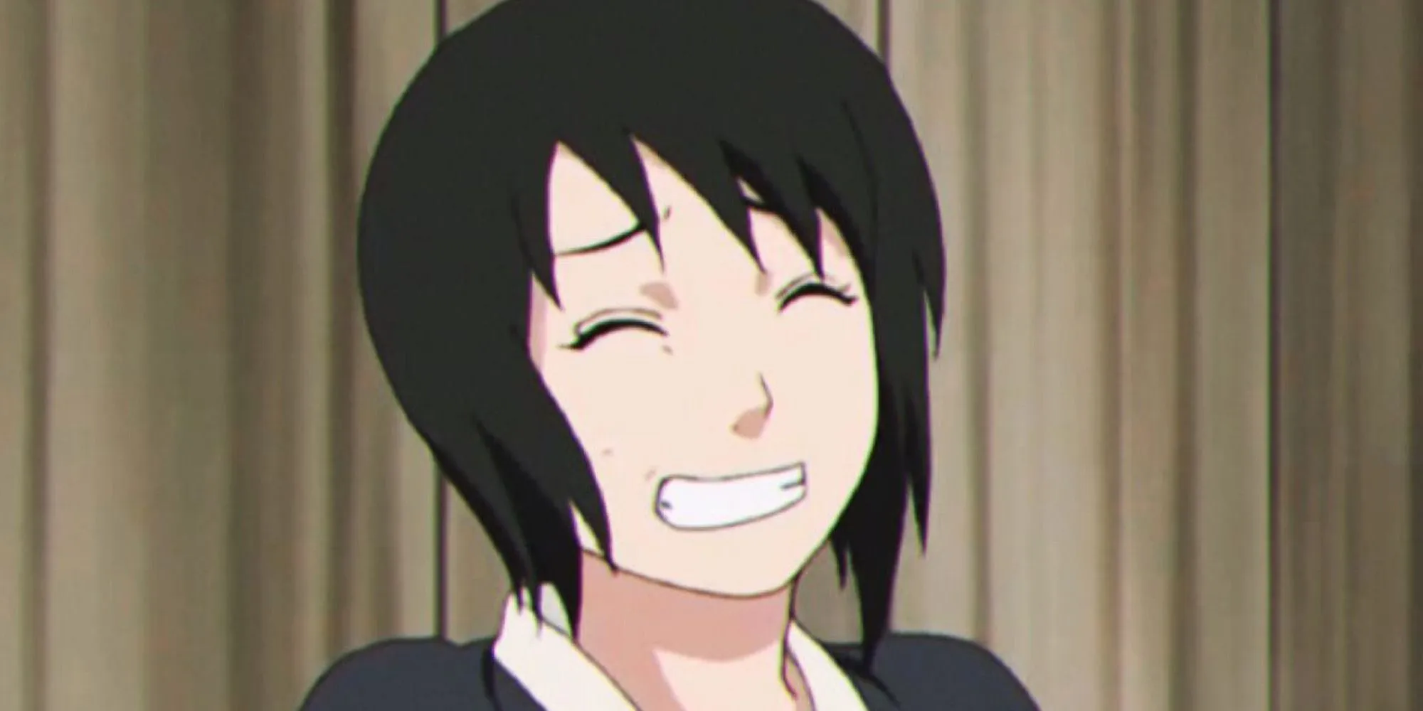 Шизуне, медик-куноити, улыбается в аниме «Наруто»