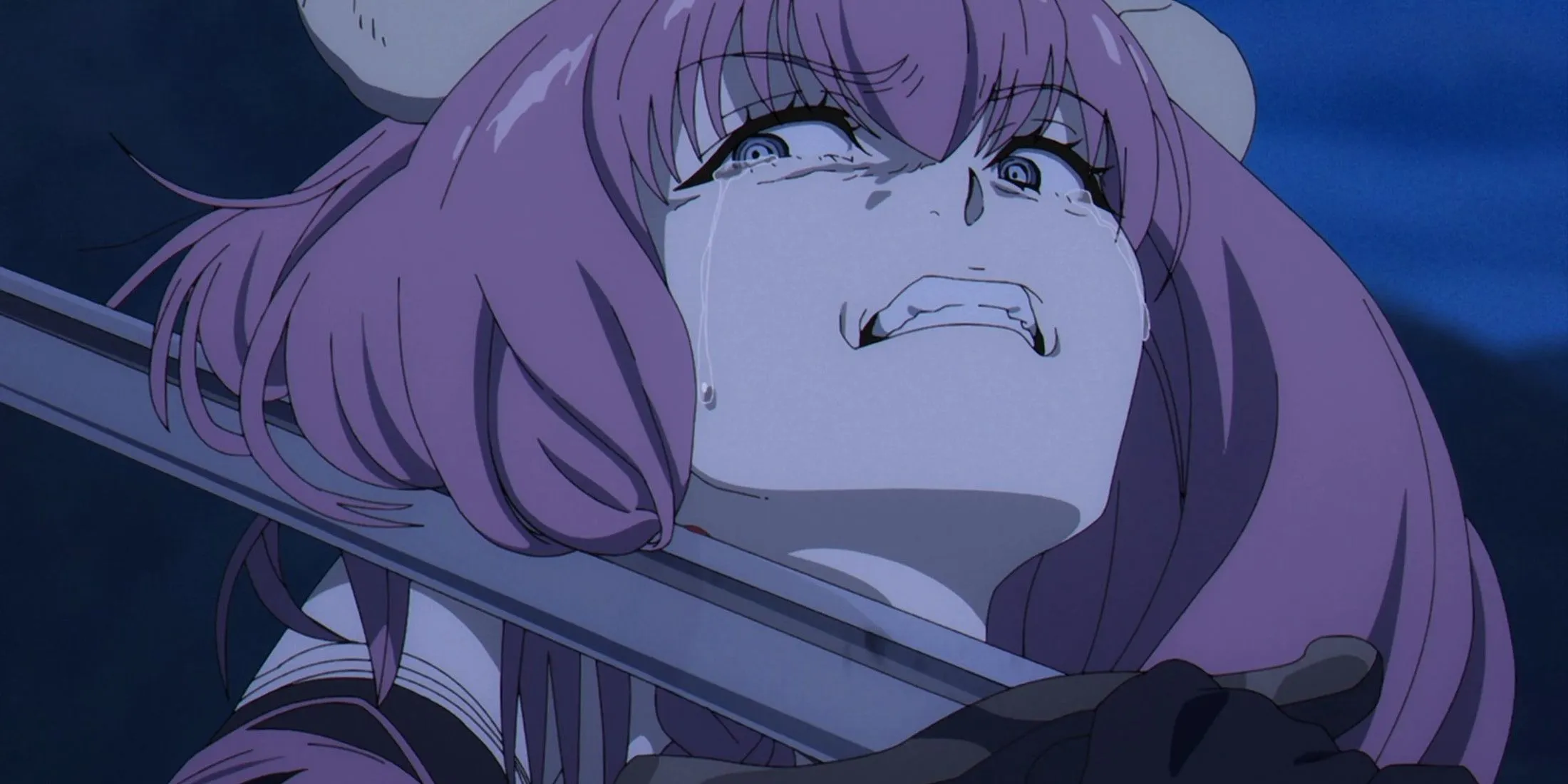 Аура приставляет меч к собственной шее