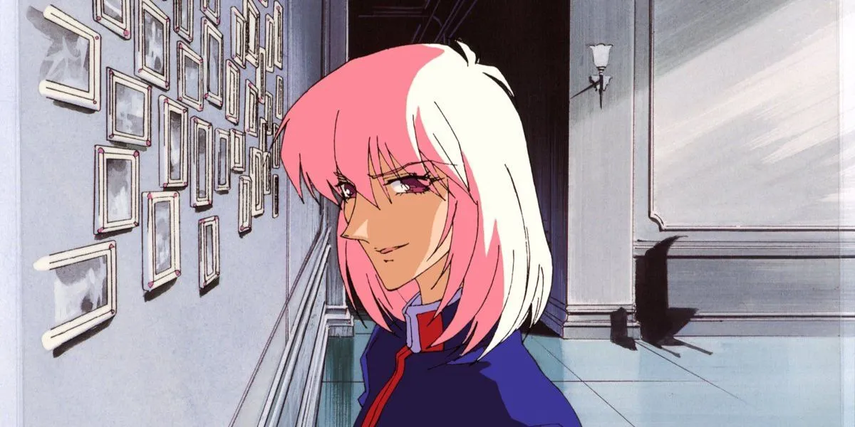 Содзи Микагэ рядом с фотографиями Нэмуро-холла из «Юной революционерки Утэны»